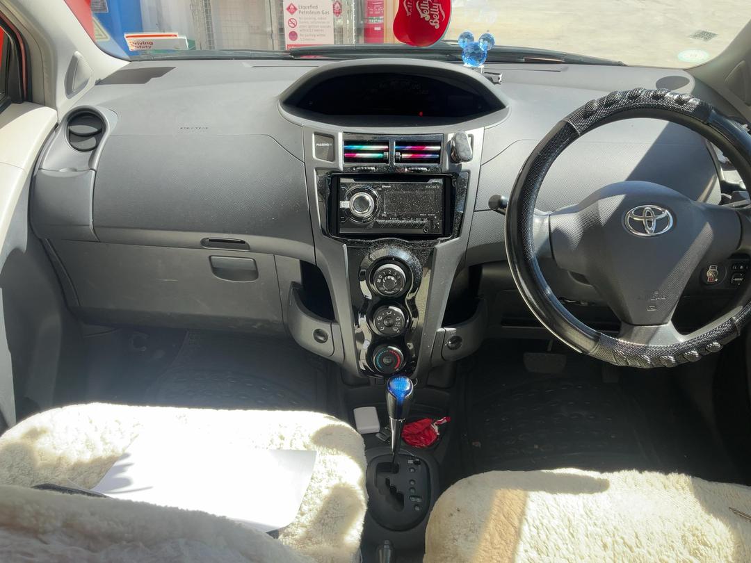 Photo '16' of Toyota Vitz Photo '16' of Toyota Vitz