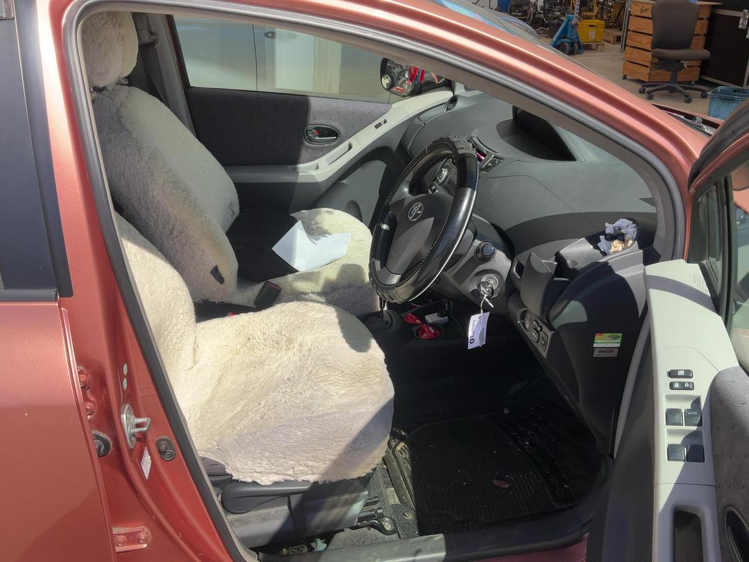 Photo '18' of Toyota Vitz Photo '18' of Toyota Vitz