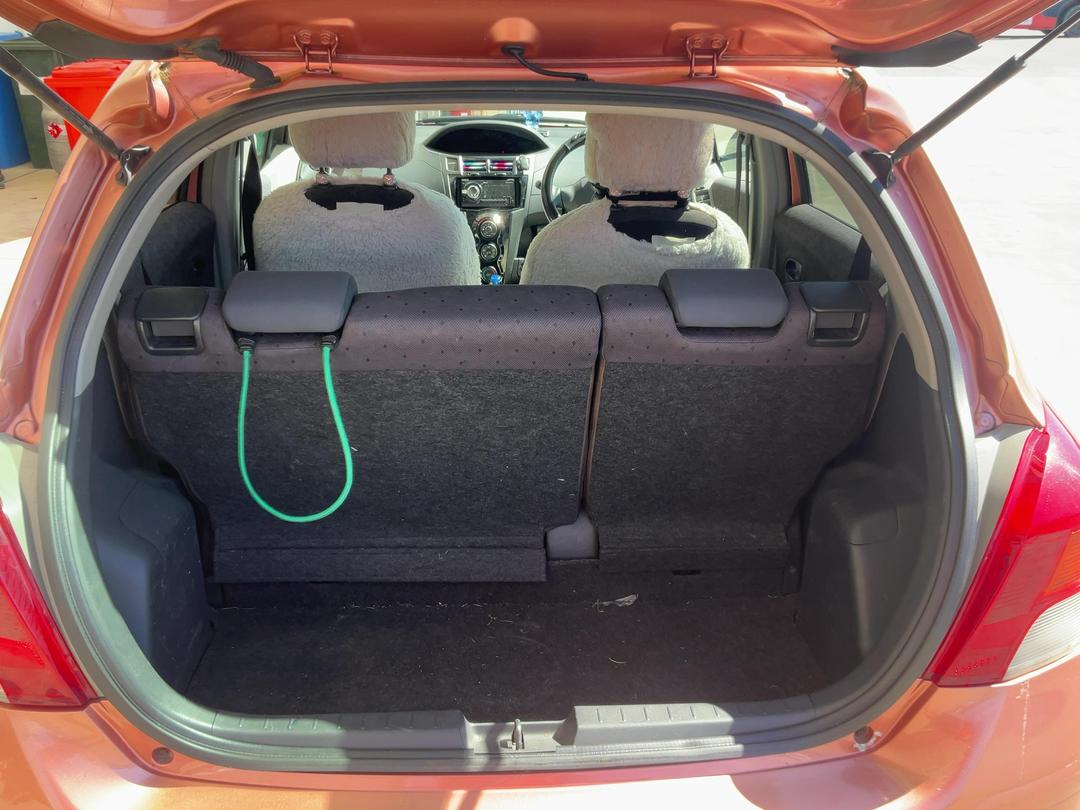 Photo '20' of Toyota Vitz Photo '20' of Toyota Vitz
