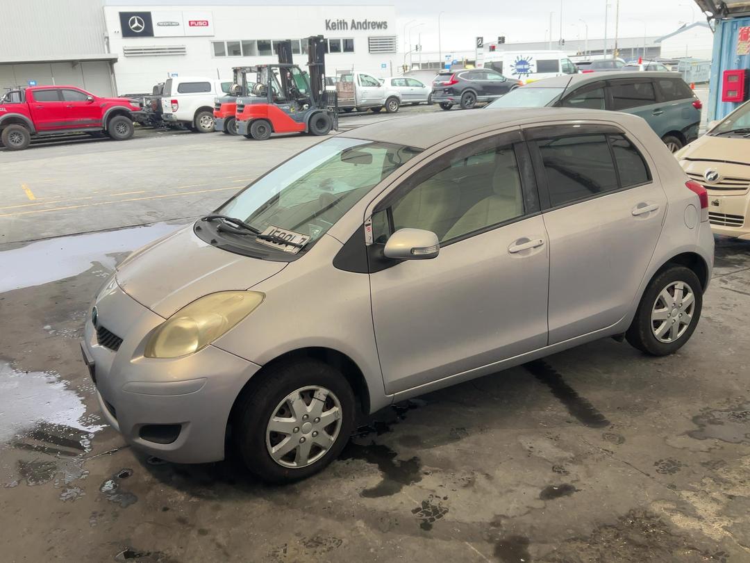 Photo '3' of Toyota Vitz Photo '3' of Toyota Vitz