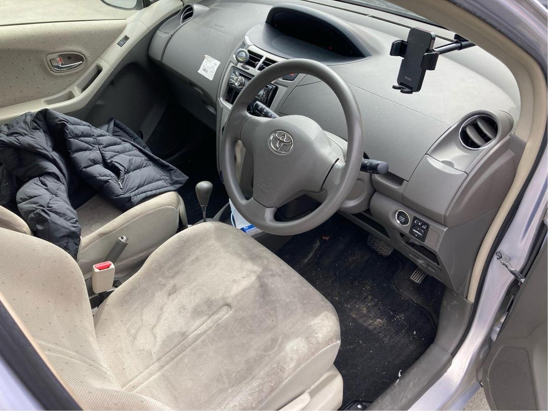 Photo '10' of Toyota Vitz Photo '10' of Toyota Vitz