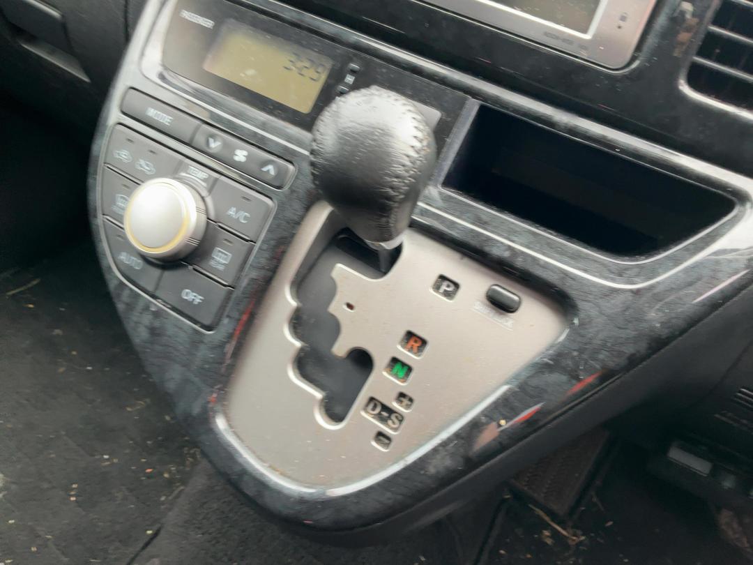 Photo '14' of Toyota Wish