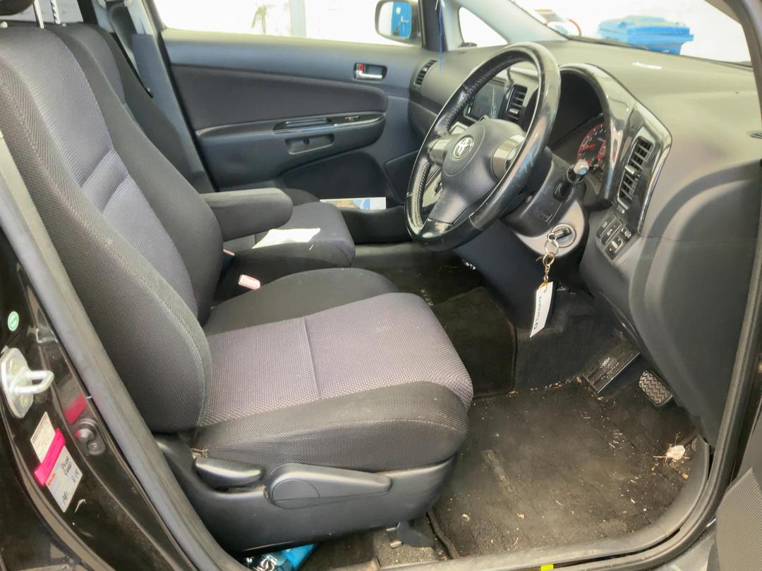 Photo '25' of Toyota Wish