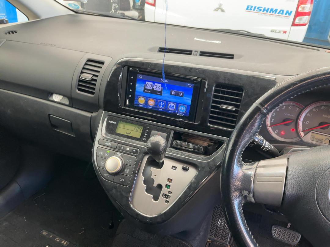 Photo '28' of Toyota Wish