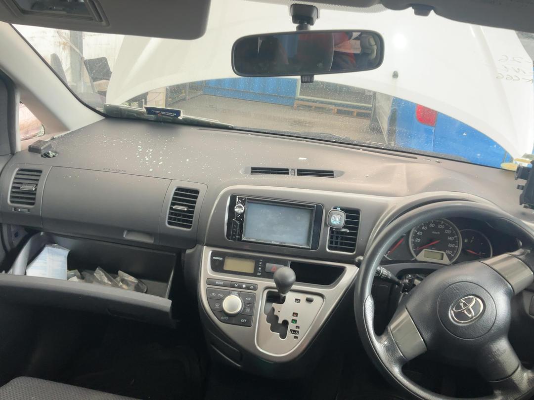 Photo '28' of Toyota Wish Photo '28' of Toyota Wish