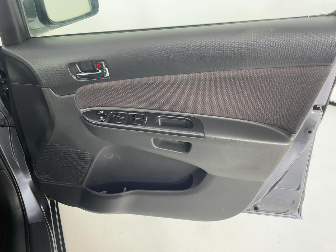 Photo '15' of Toyota Wish