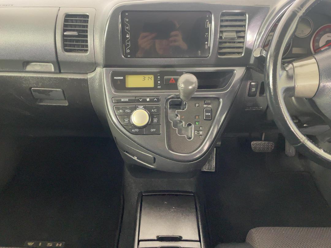 Photo '18' of Toyota Wish