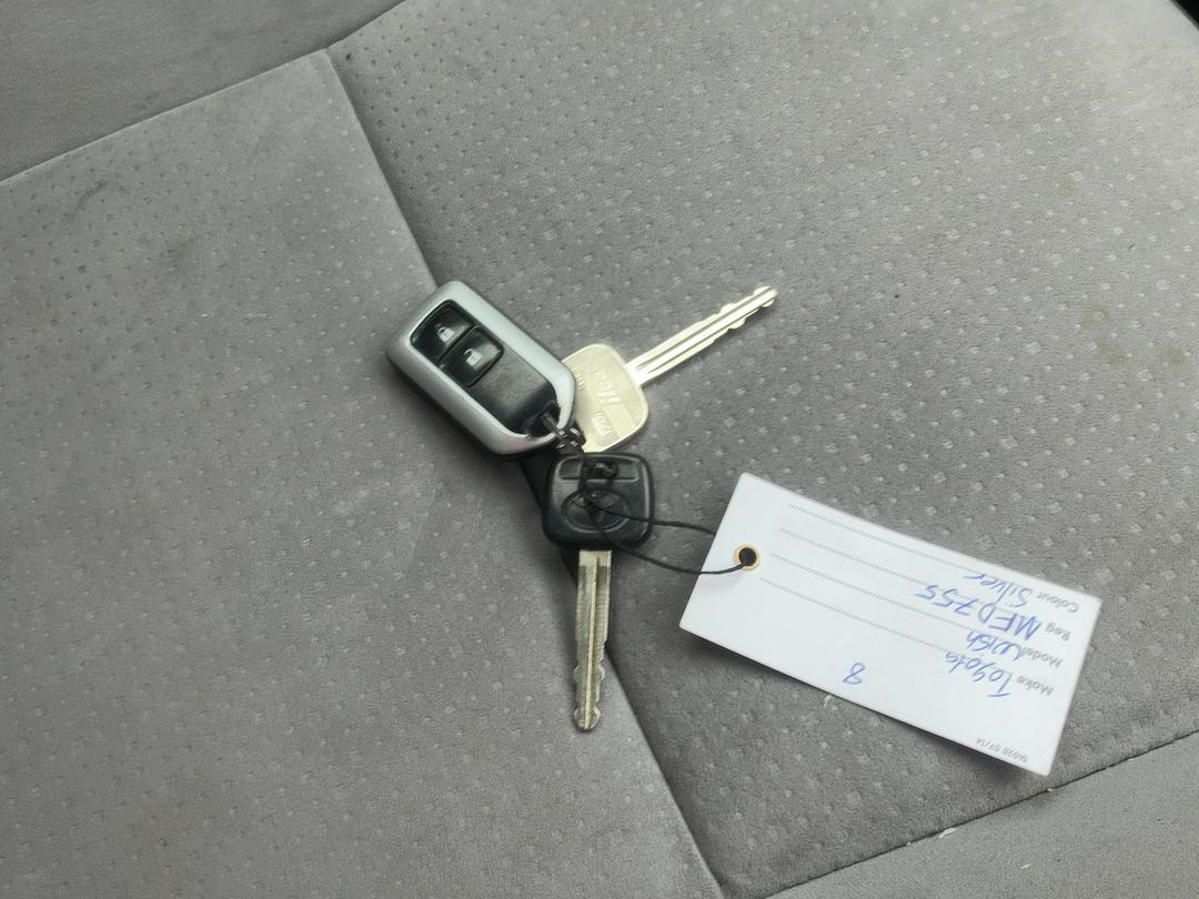Photo '10' of Toyota Wish