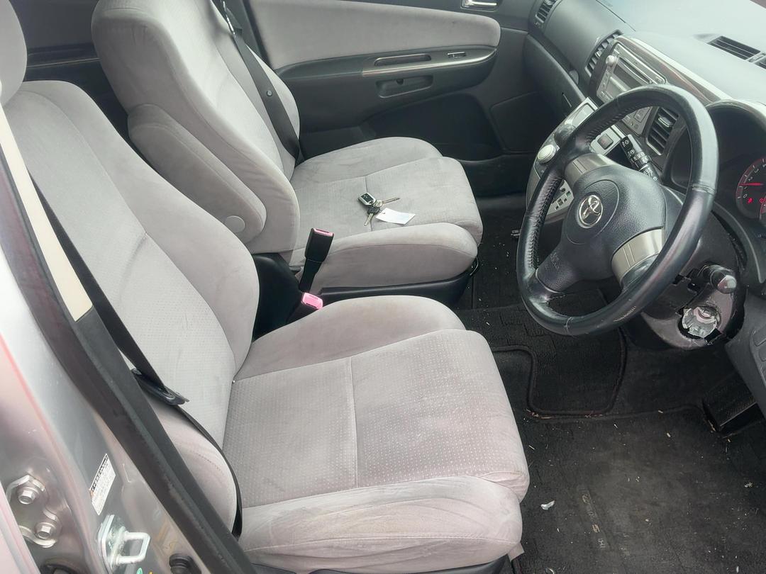 Photo '13' of Toyota Wish
