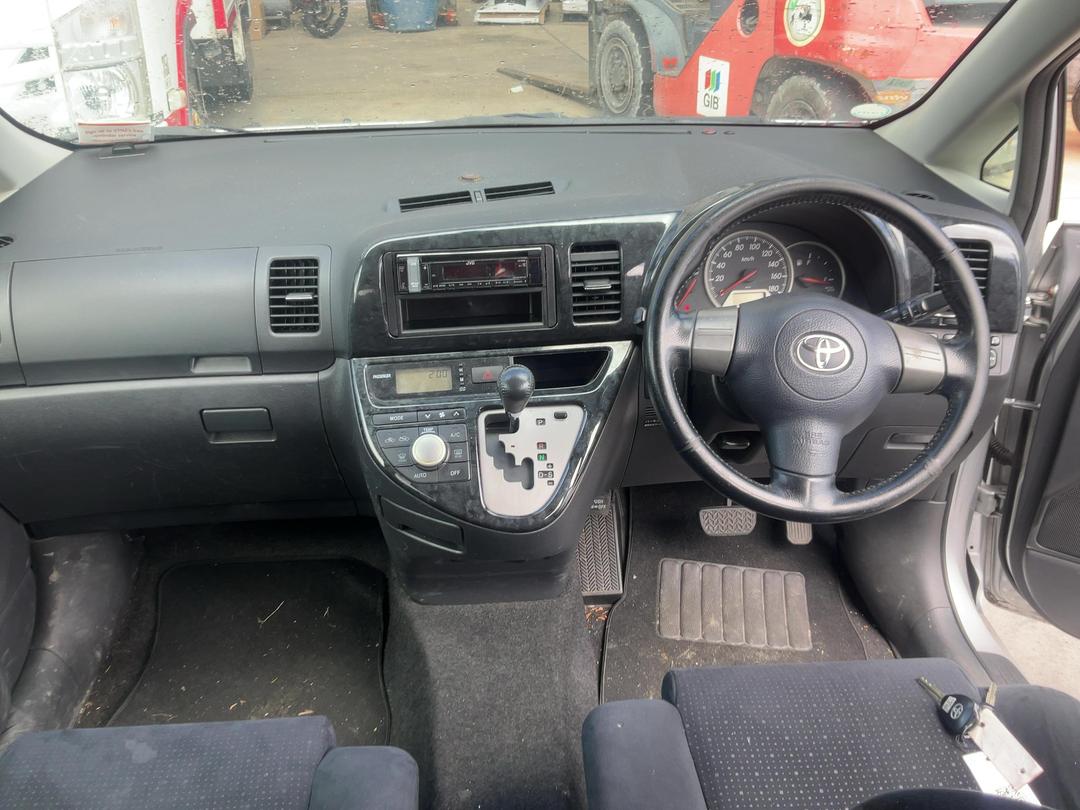 Photo '16' of Toyota Wish Photo '16' of Toyota Wish