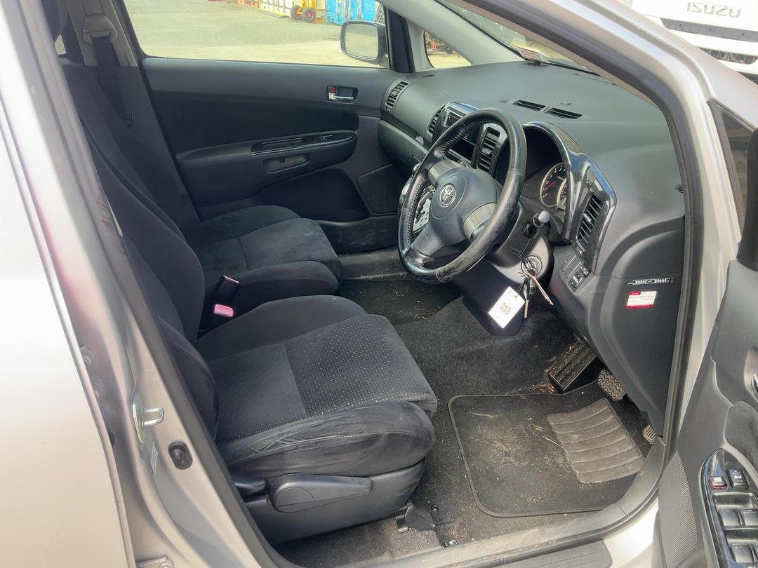 Photo '18' of Toyota Wish Photo '18' of Toyota Wish