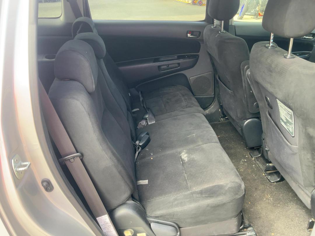 Photo '19' of Toyota Wish Photo '19' of Toyota Wish