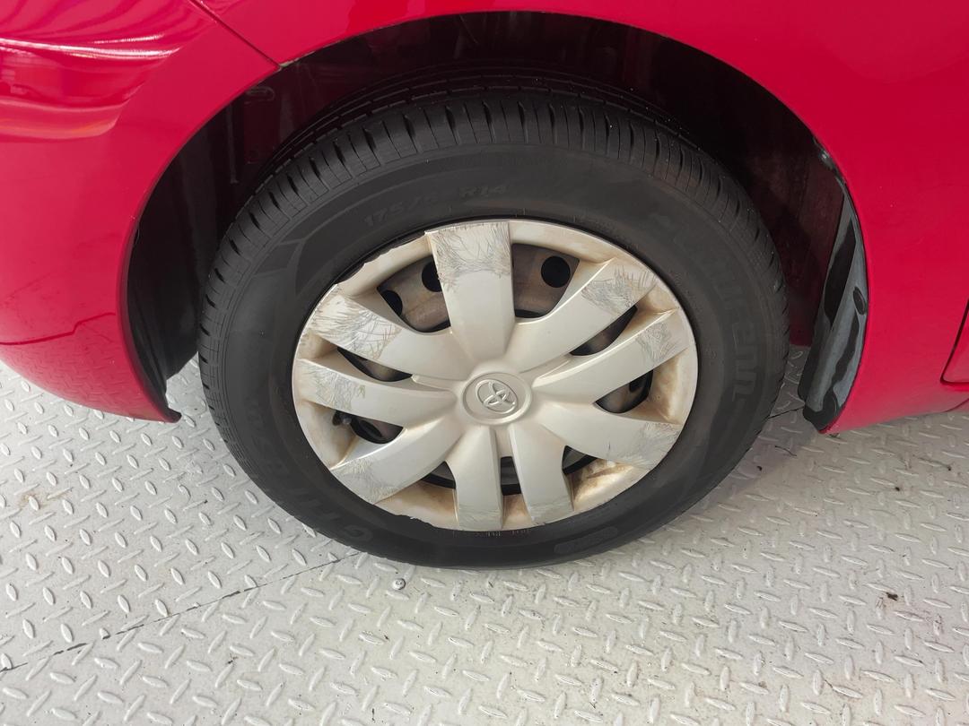 Photo '10' of Toyota Yaris