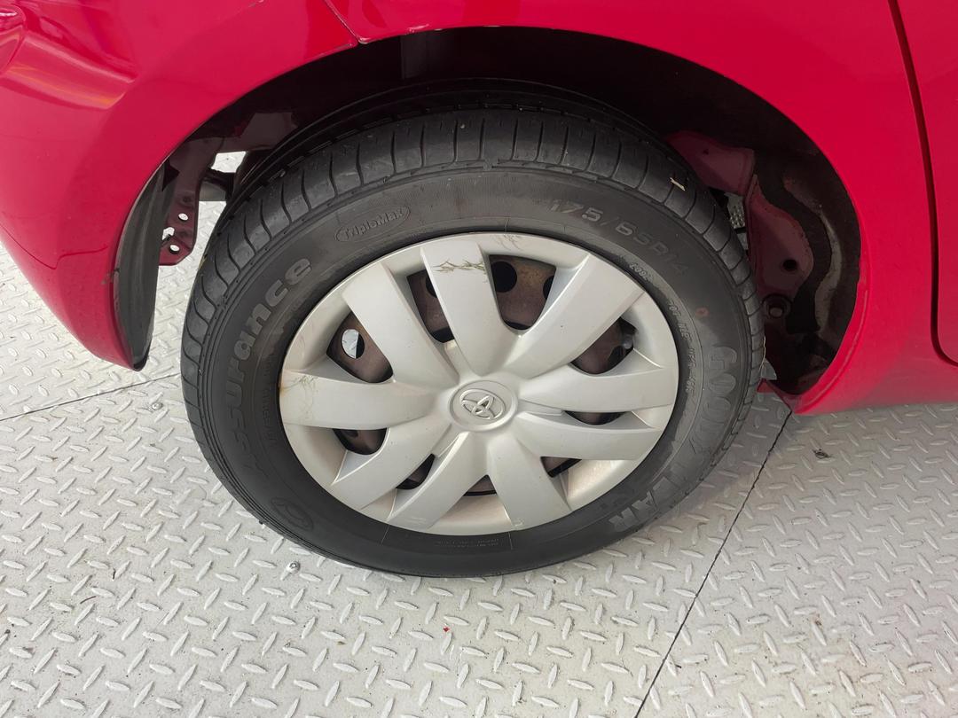 Photo '12' of Toyota Yaris