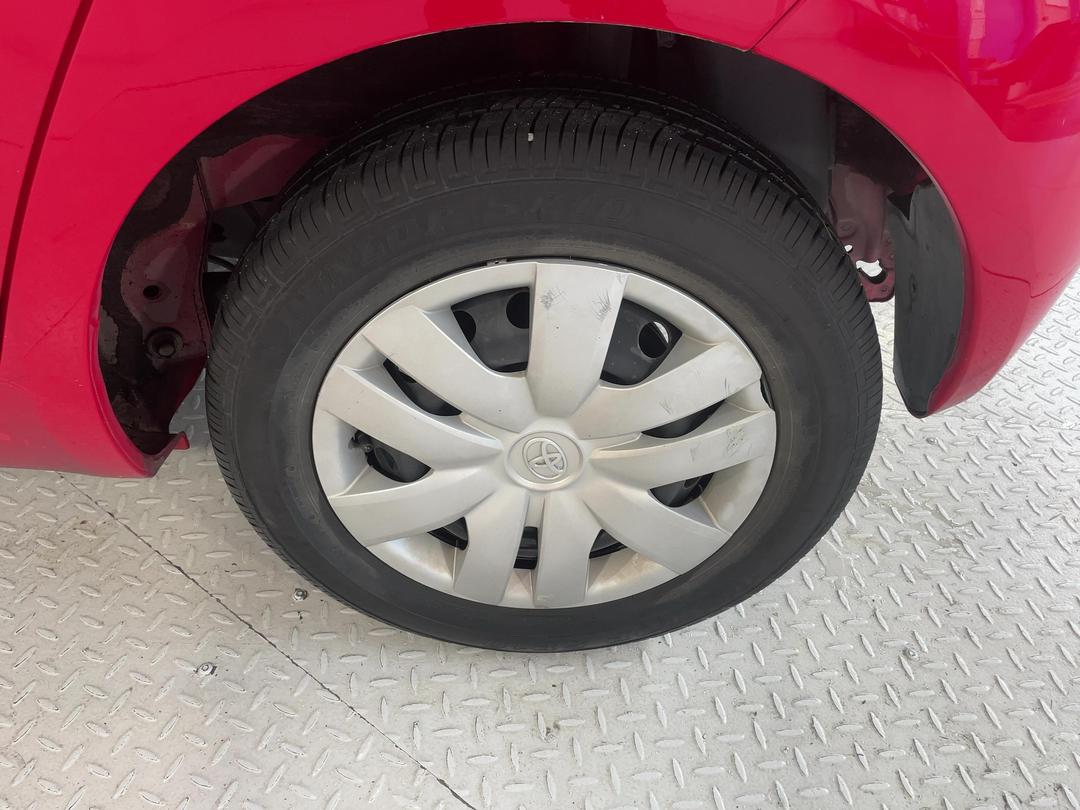 Photo '11' of Toyota Yaris