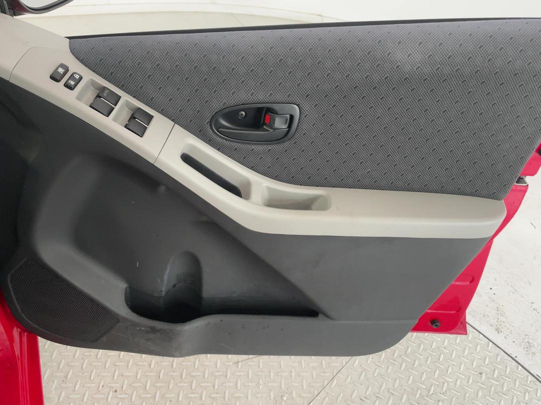 Photo '15' of Toyota Yaris