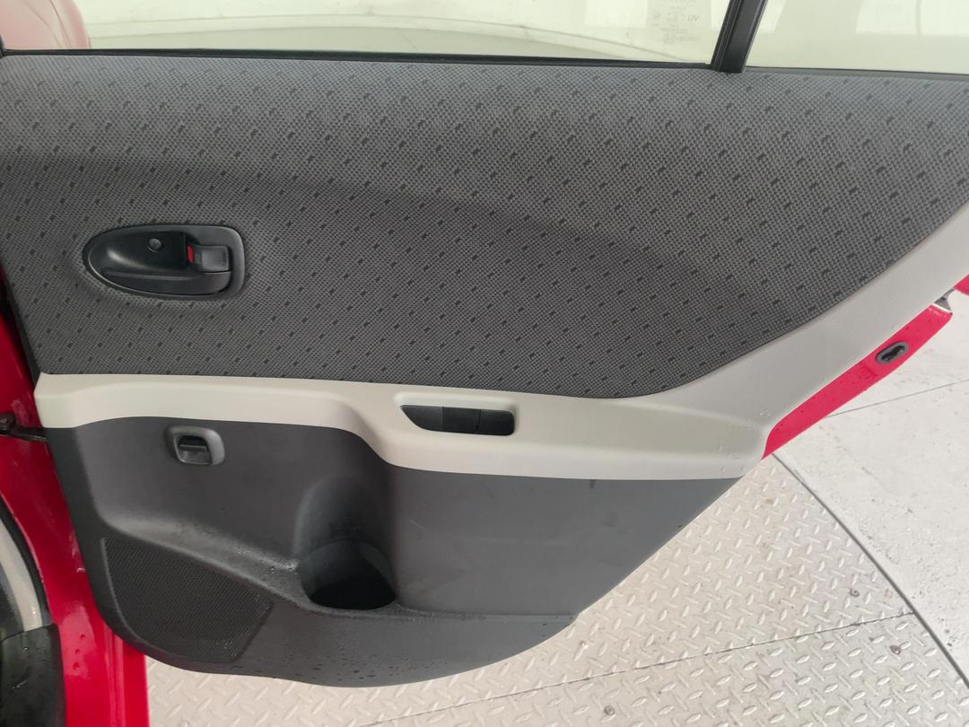 Photo '19' of Toyota Yaris