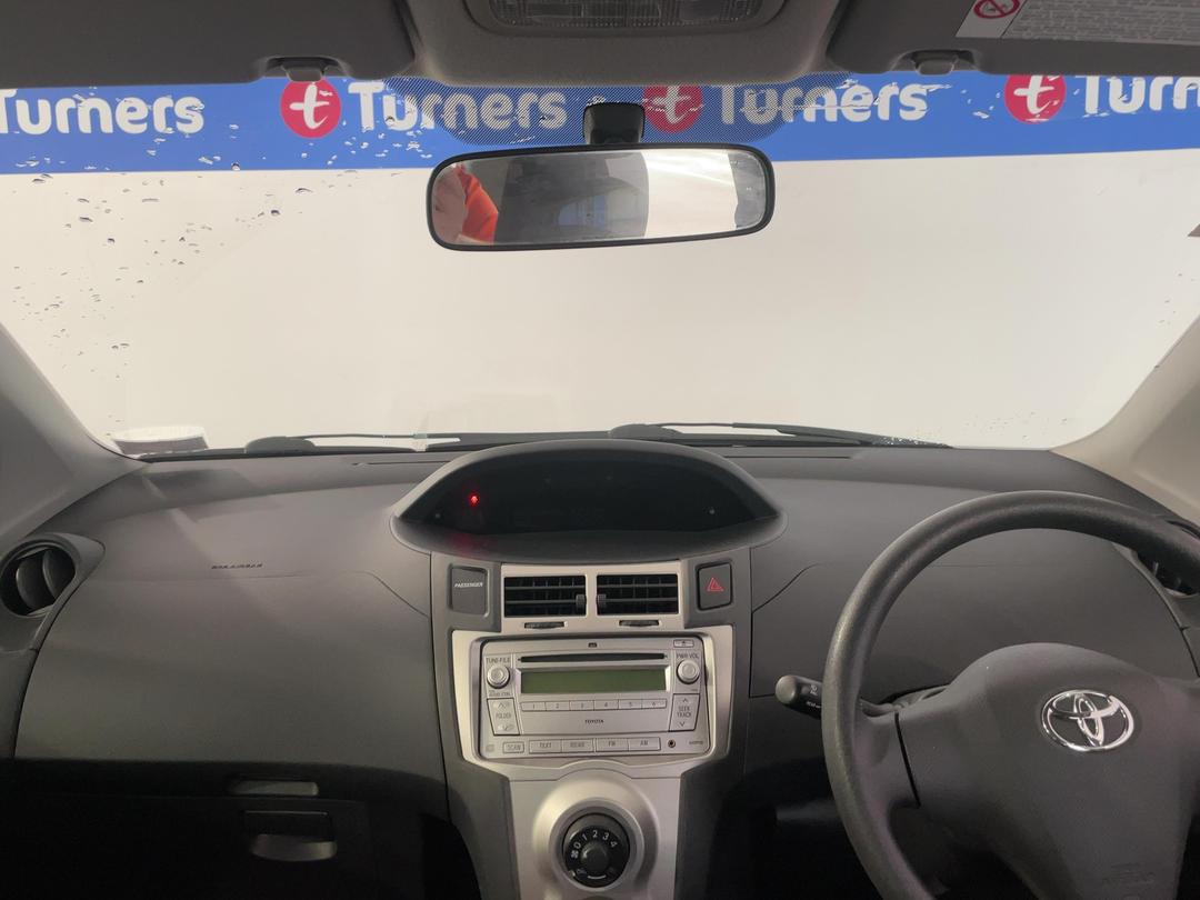 Photo '17' of Toyota Yaris
