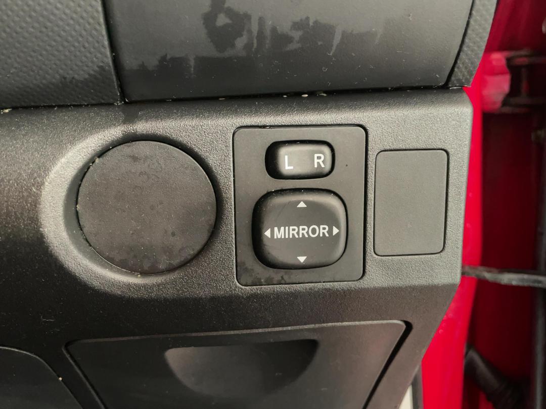 Photo '24' of Toyota Yaris