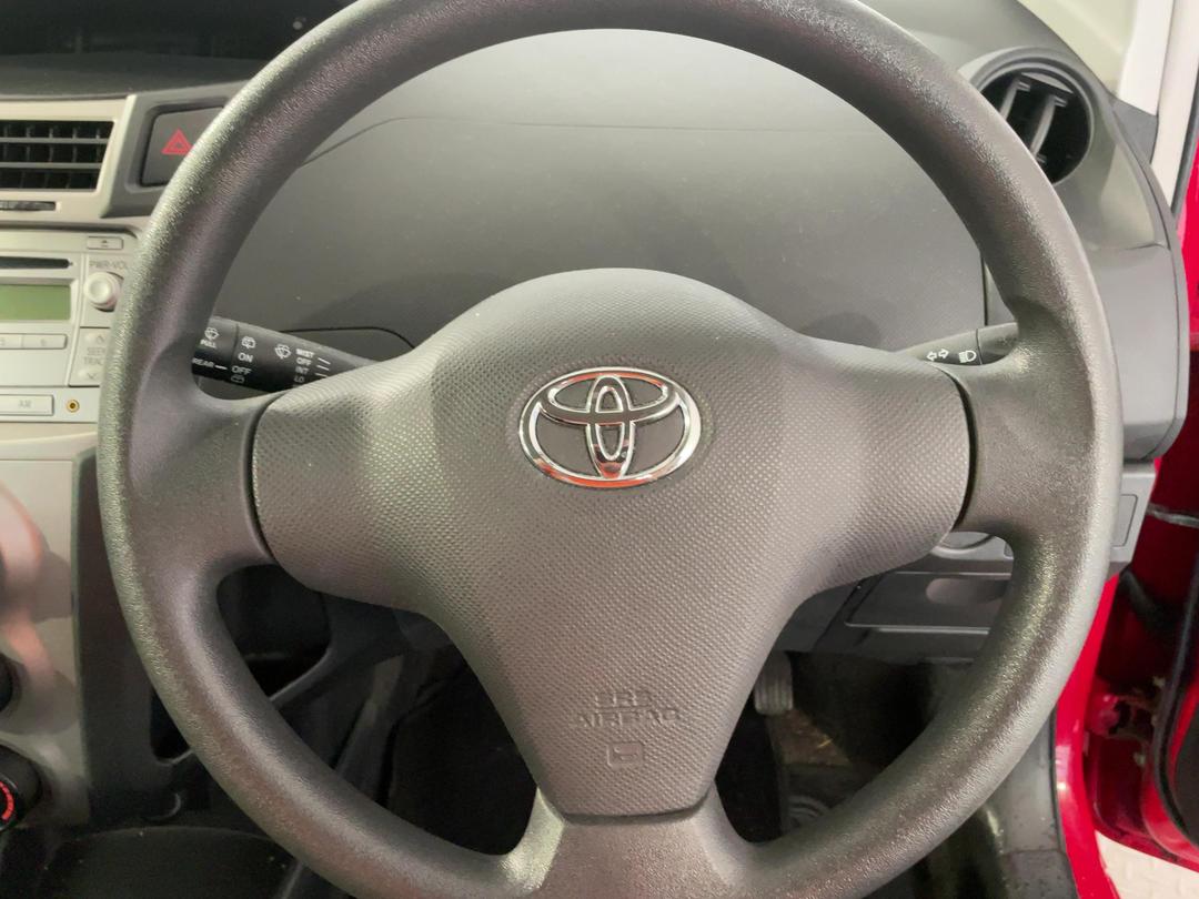 Photo '25' of Toyota Yaris