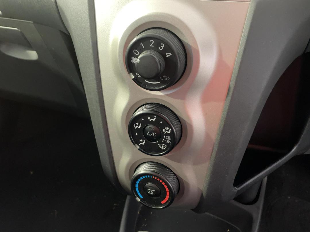Photo '27' of Toyota Yaris
