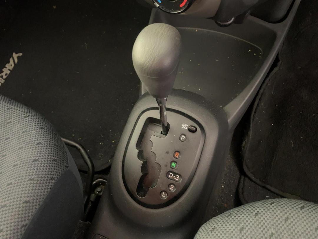 Photo '28' of Toyota Yaris