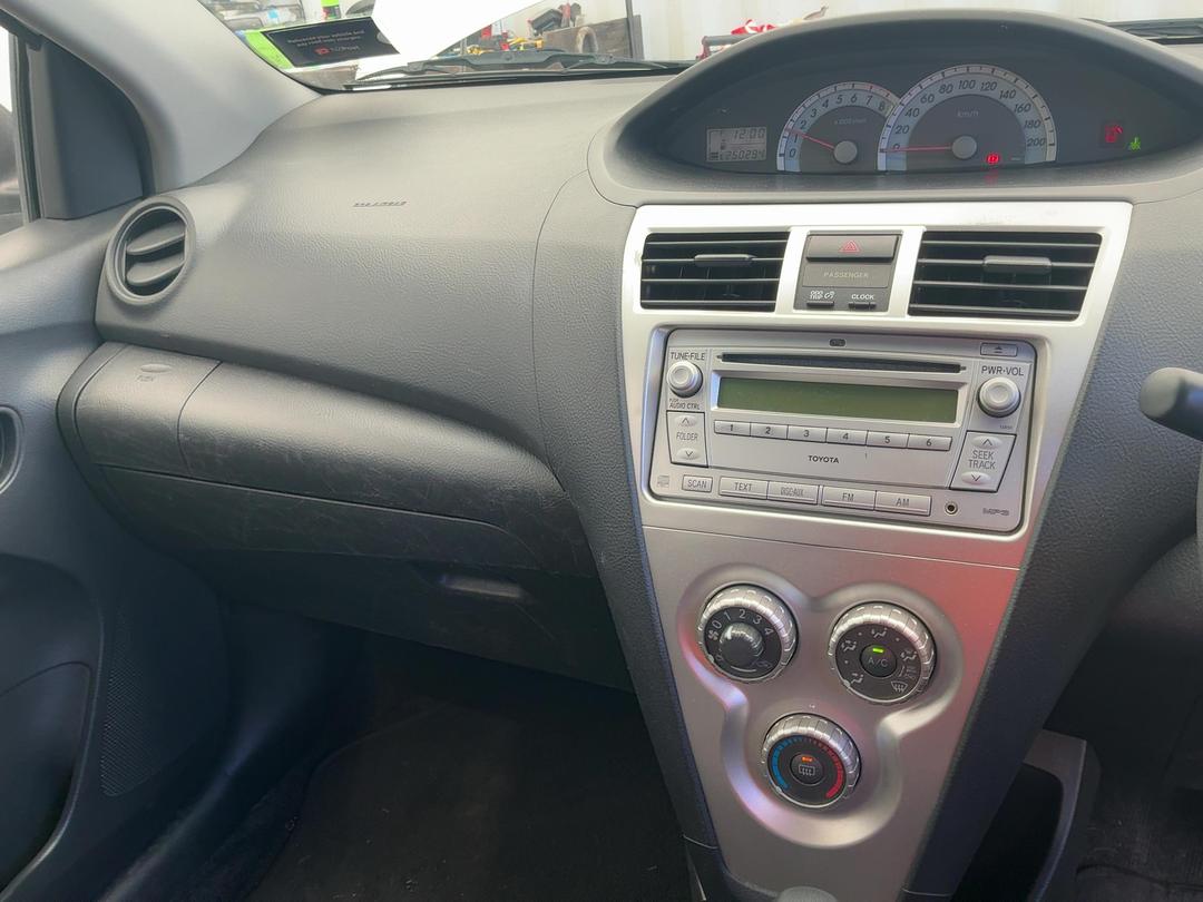 Photo '18' of Toyota Yaris Photo '18' of Toyota Yaris