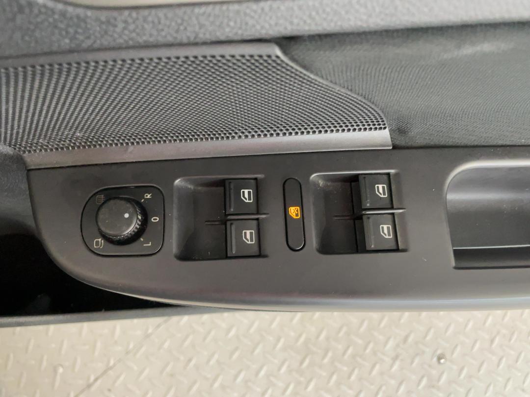 Photo '23' of Volkswagen Golf