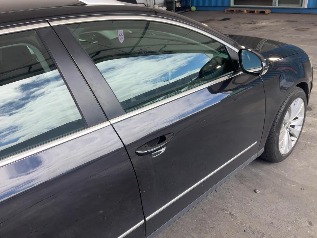 Photo '16' of Volkswagen Passat TDI 125KW VAR Photo '16' of Volkswagen Passat TDI 125KW VAR