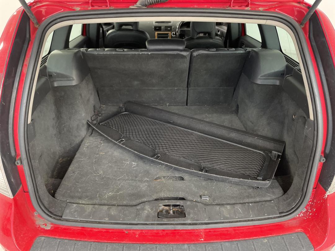 Photo '14' of Volvo V50