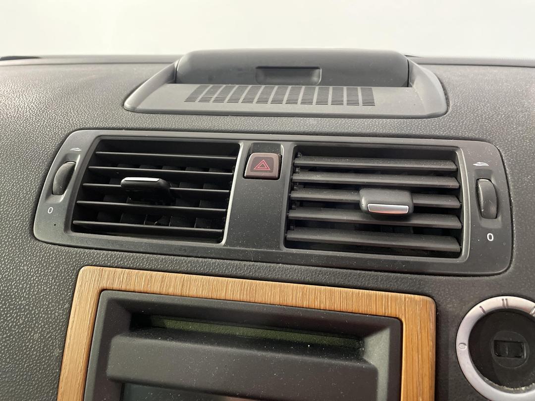 Photo '28' of Volvo V50