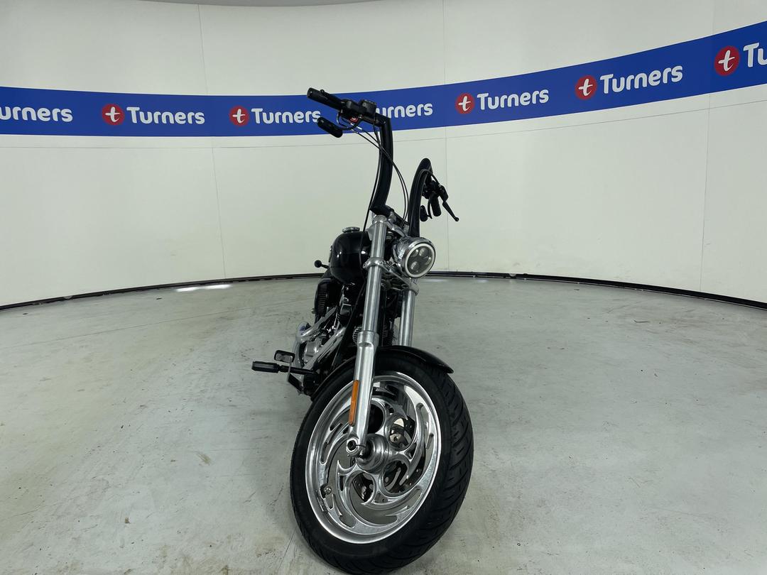 Photo '6' of Harley Davidson FXCWC ROCKER SOFTAIL