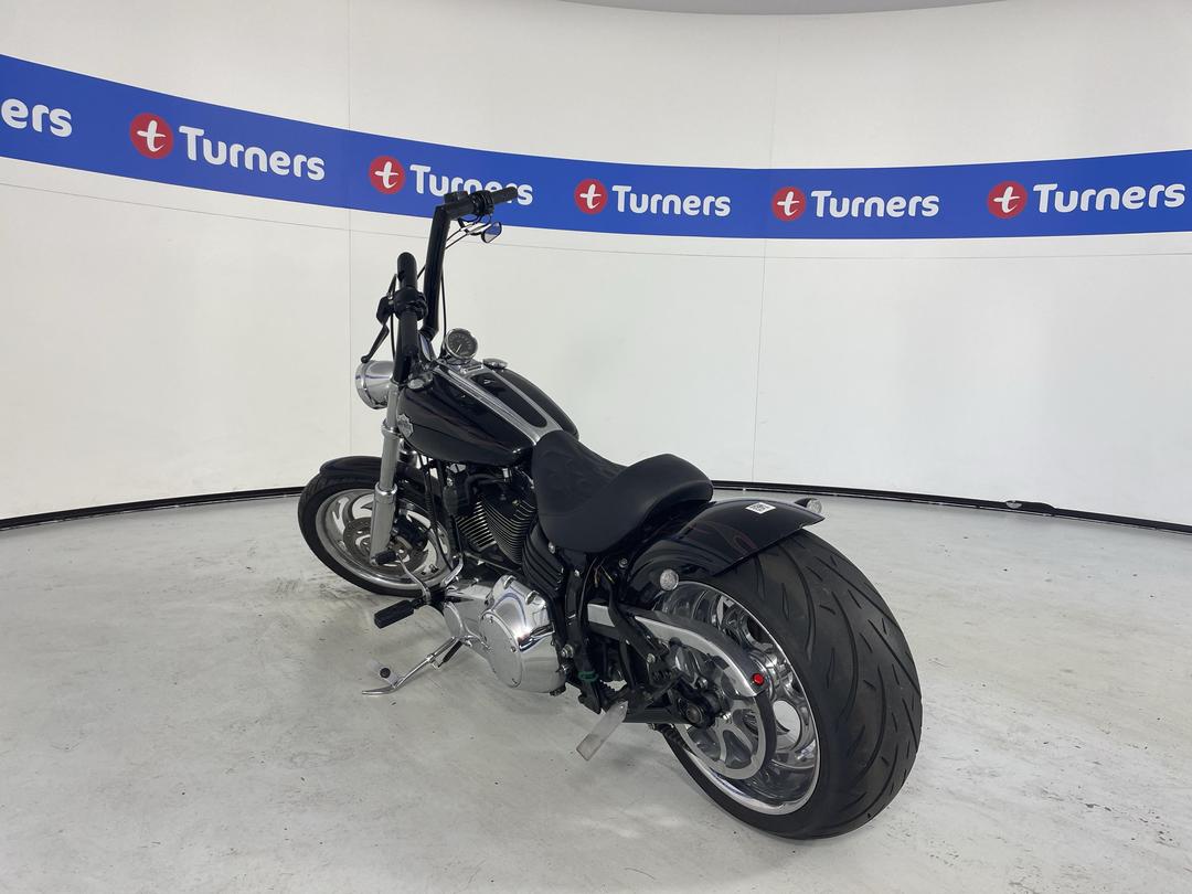 Photo '14' of Harley Davidson FXCWC ROCKER SOFTAIL