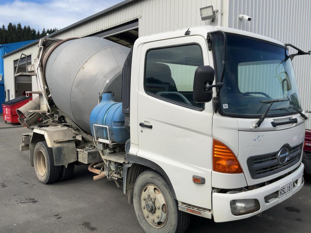 Photo '6' of Hino Ranger BDG-FJ7JDWA Concrete Mixer Truck