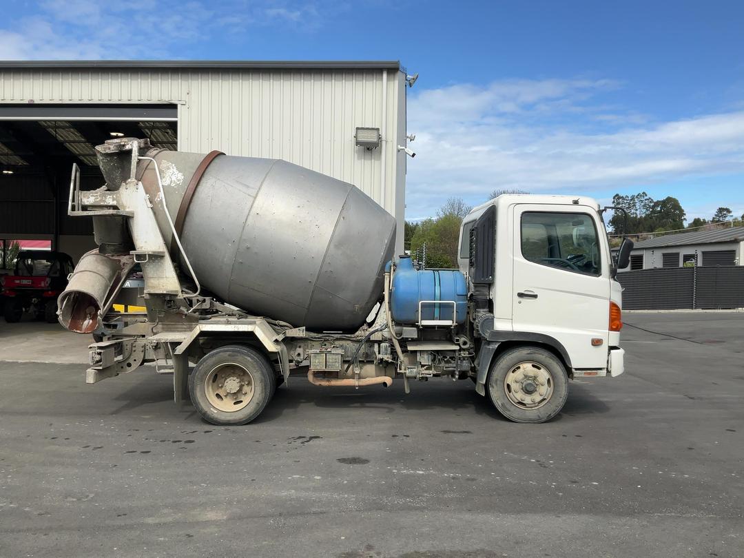 Photo '3' of Hino Ranger BDG-FJ7JDWA Concrete Mixer Truck