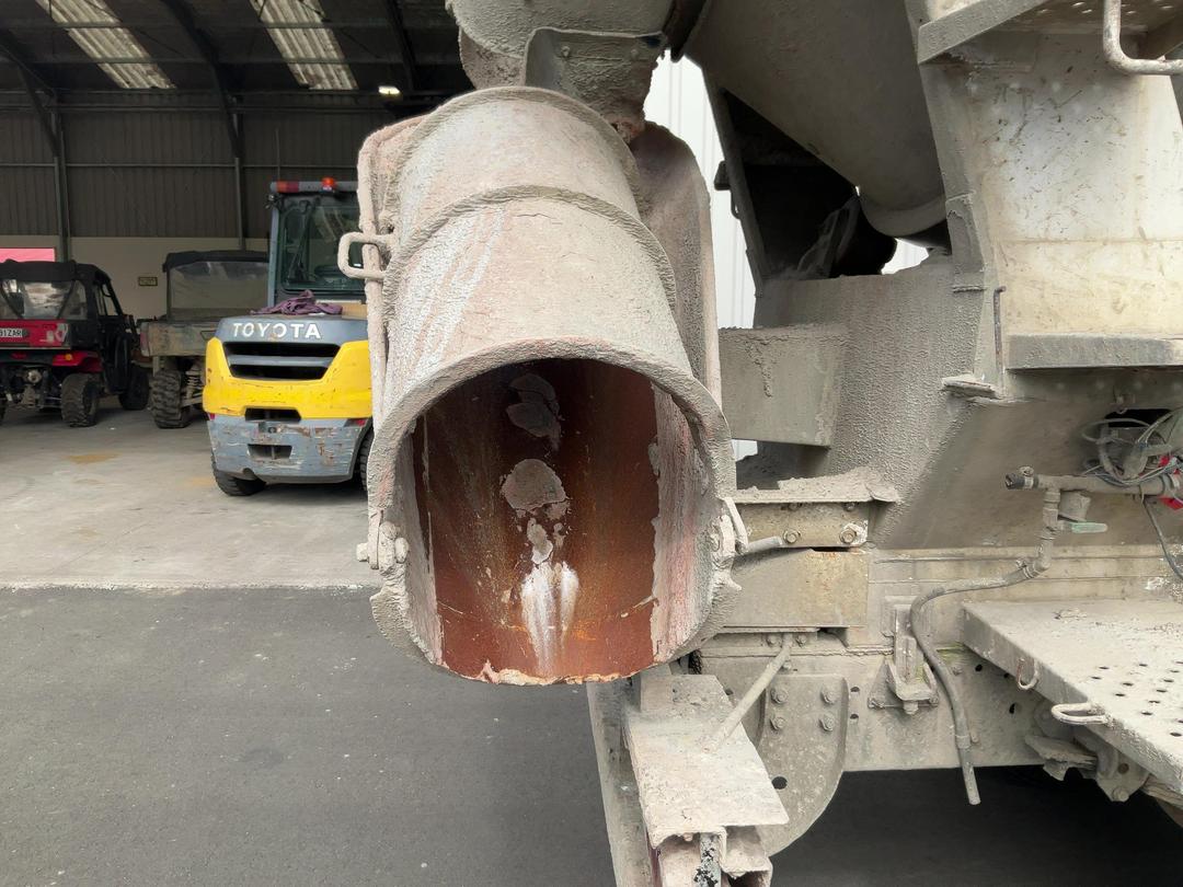 Photo '27' of Hino Ranger BDG-FJ7JDWA Concrete Mixer Truck