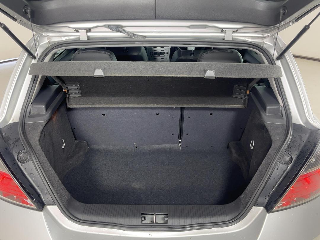 Photo '14' of Holden Astra