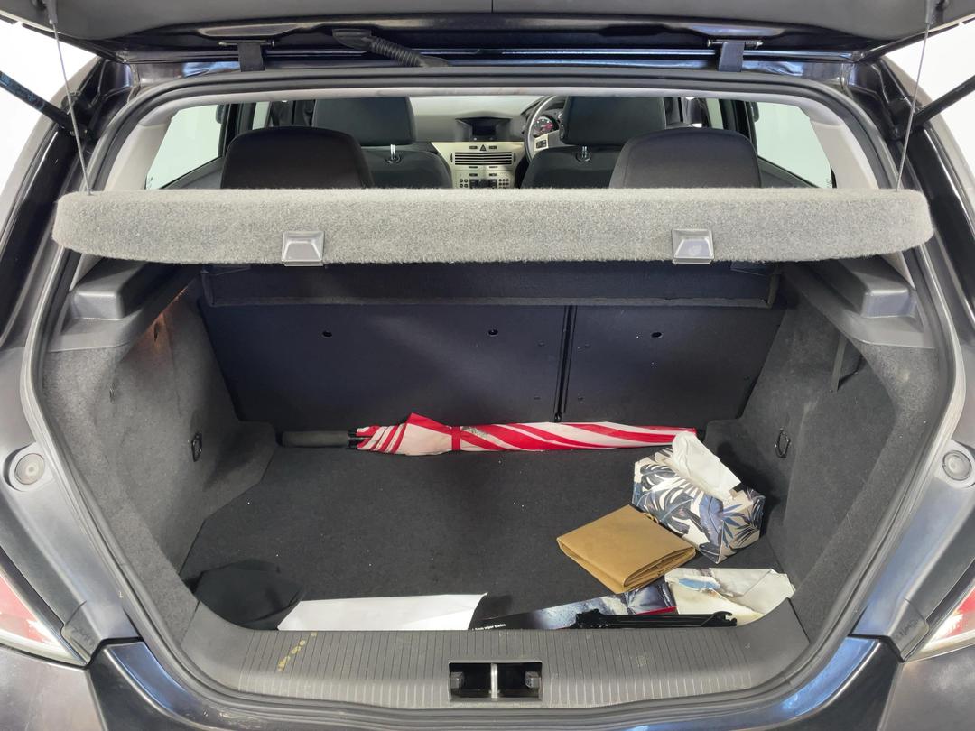 Photo '14' of Holden Astra