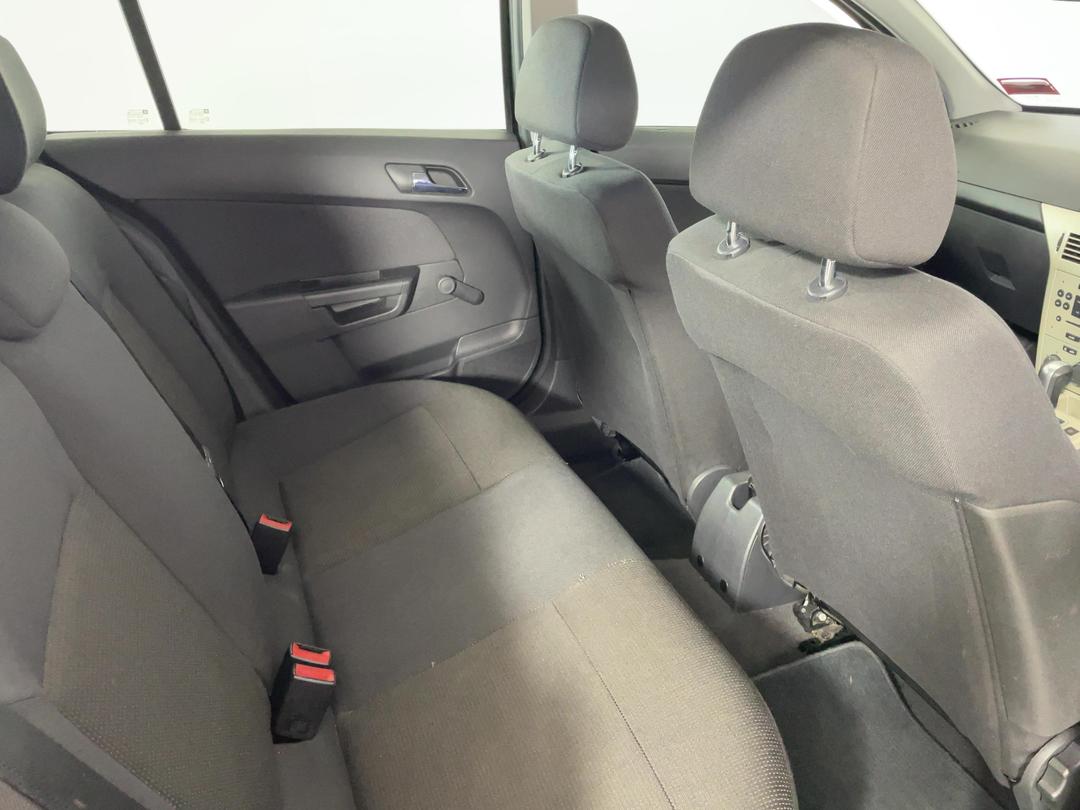 Photo '20' of Holden Astra