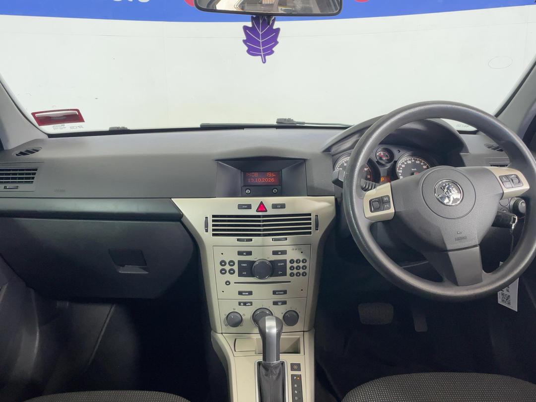 Photo '17' of Holden Astra