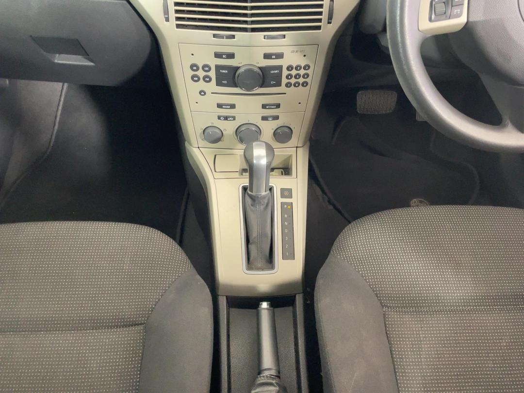 Photo '18' of Holden Astra
