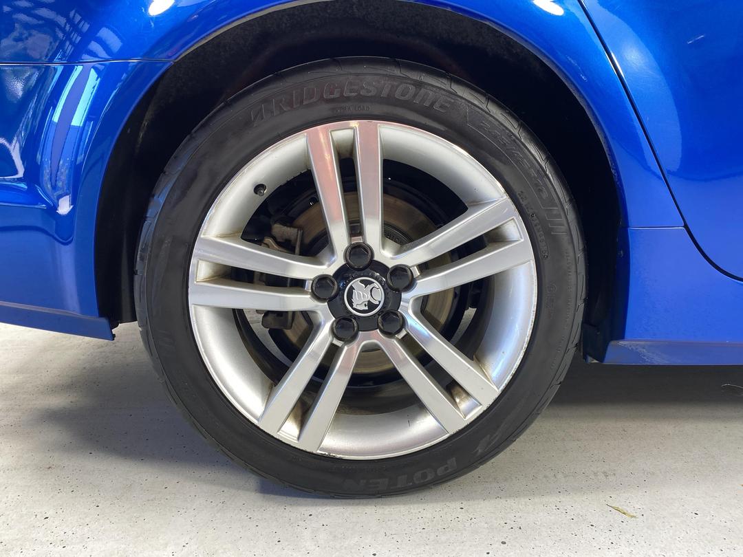 Photo '12' of Holden Commodore