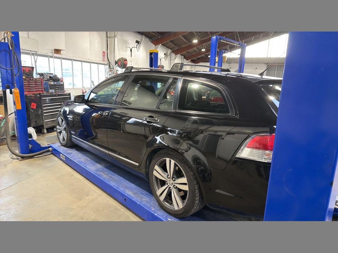 Photo '2' of Holden Commodore Sptwgn Calais VV6