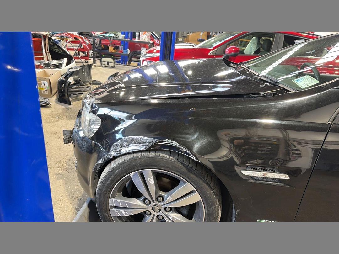 Photo '4' of Holden Commodore Sptwgn Calais VV6