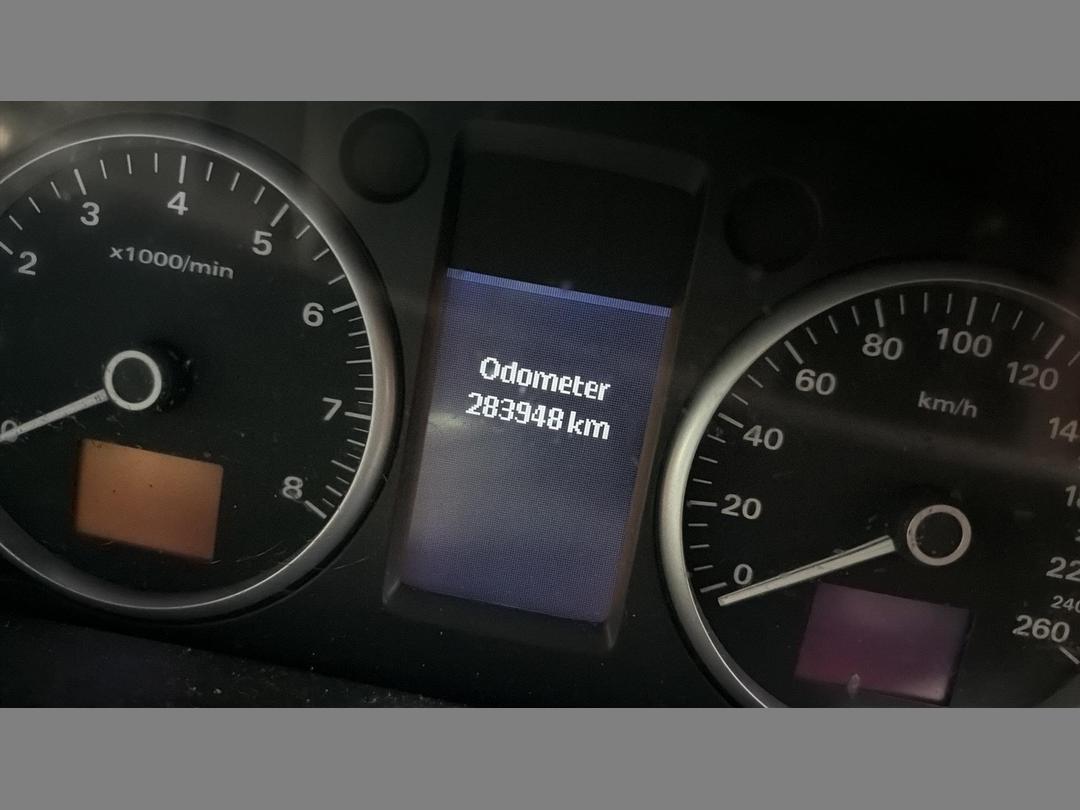 Photo '8' of Holden Commodore Sptwgn Calais VV6