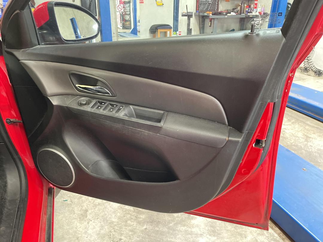 Photo '9' of Holden Cruze CDX