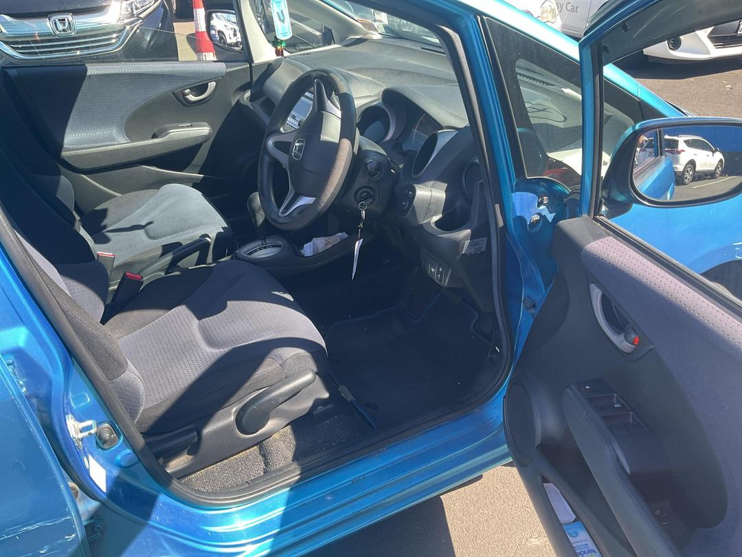 Photo '8' of Honda FIT