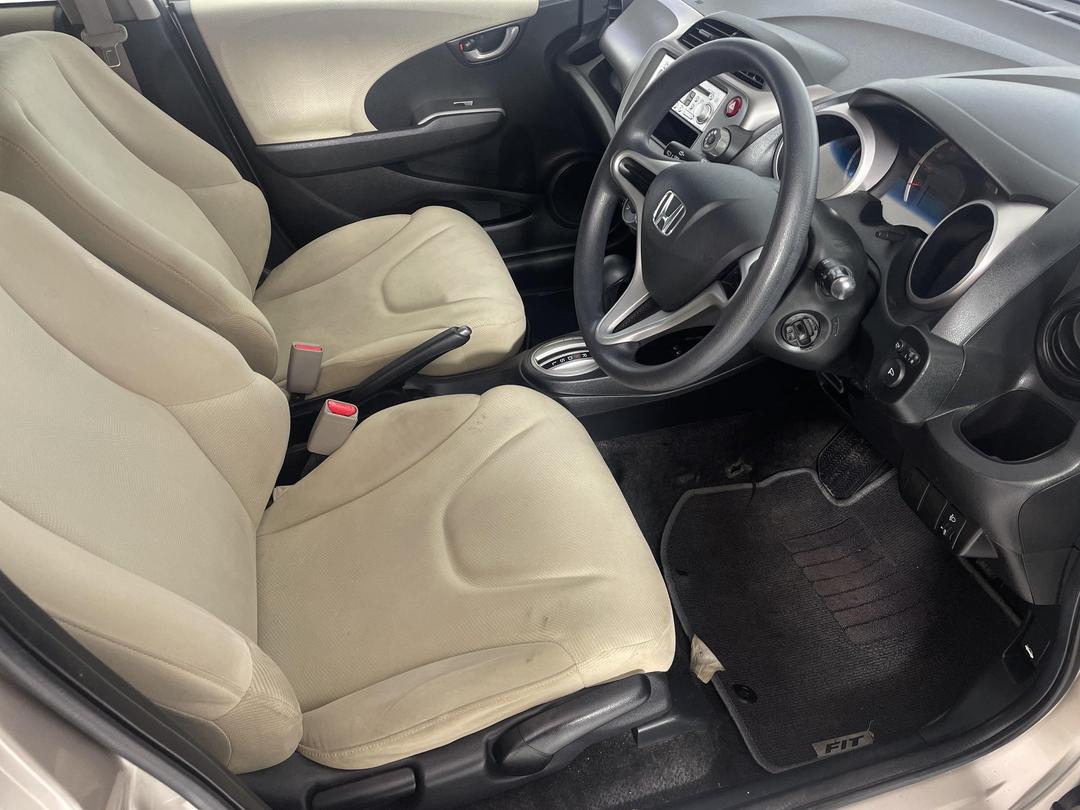 Photo '16' of Honda FIT