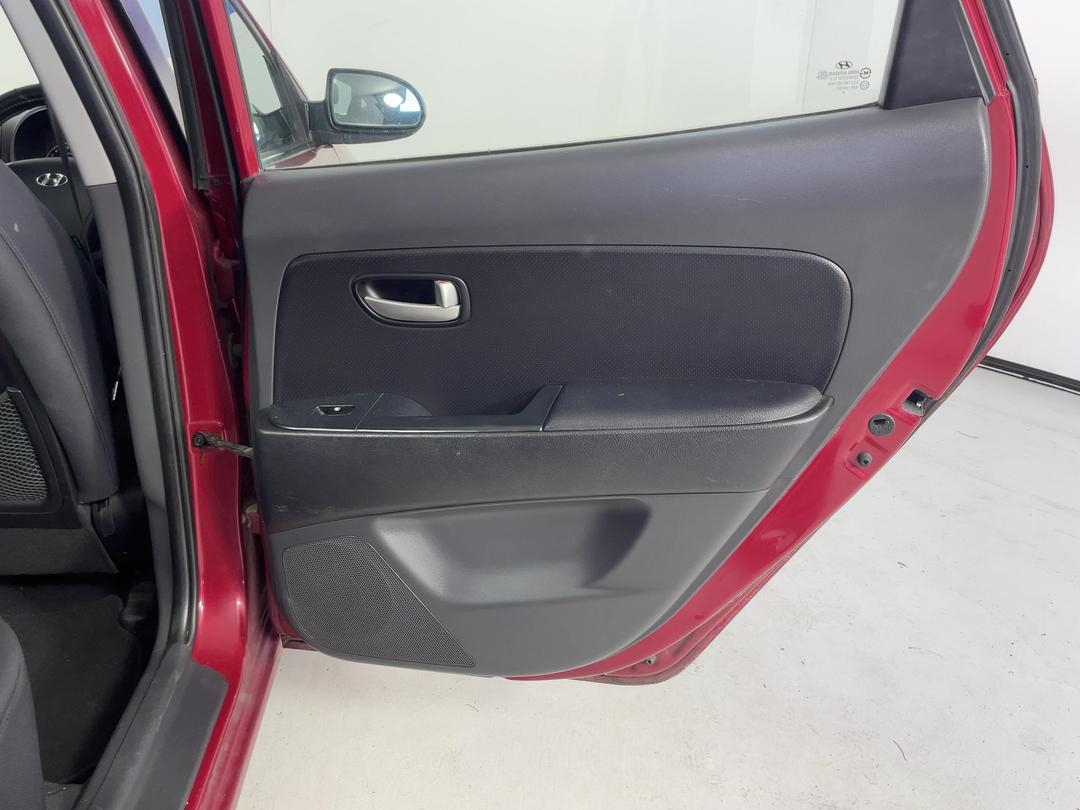 Photo '19' of Hyundai Elantra