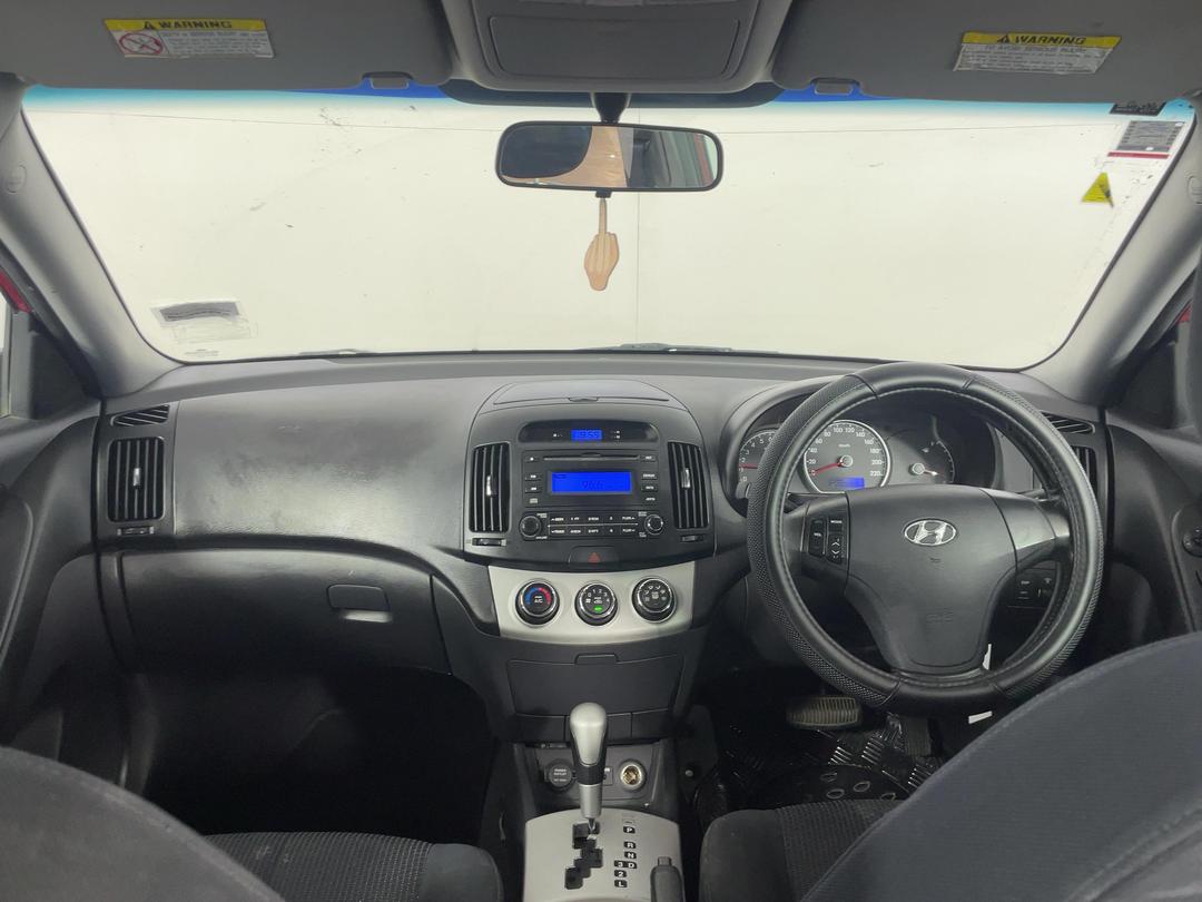 Photo '17' of Hyundai Elantra